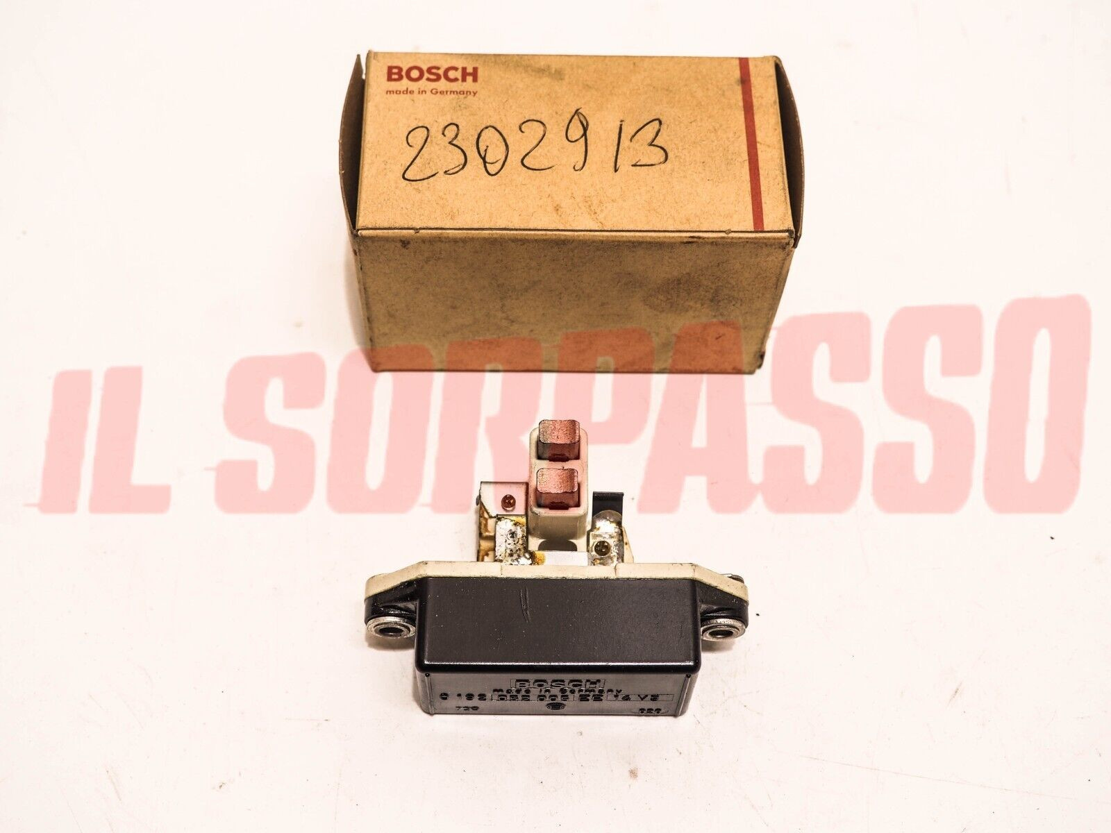 REGOLATORE CON PORTA SPAZZOLA ALTERNATORE BOSCH LANCIA BETA ORIGINALE 82302913