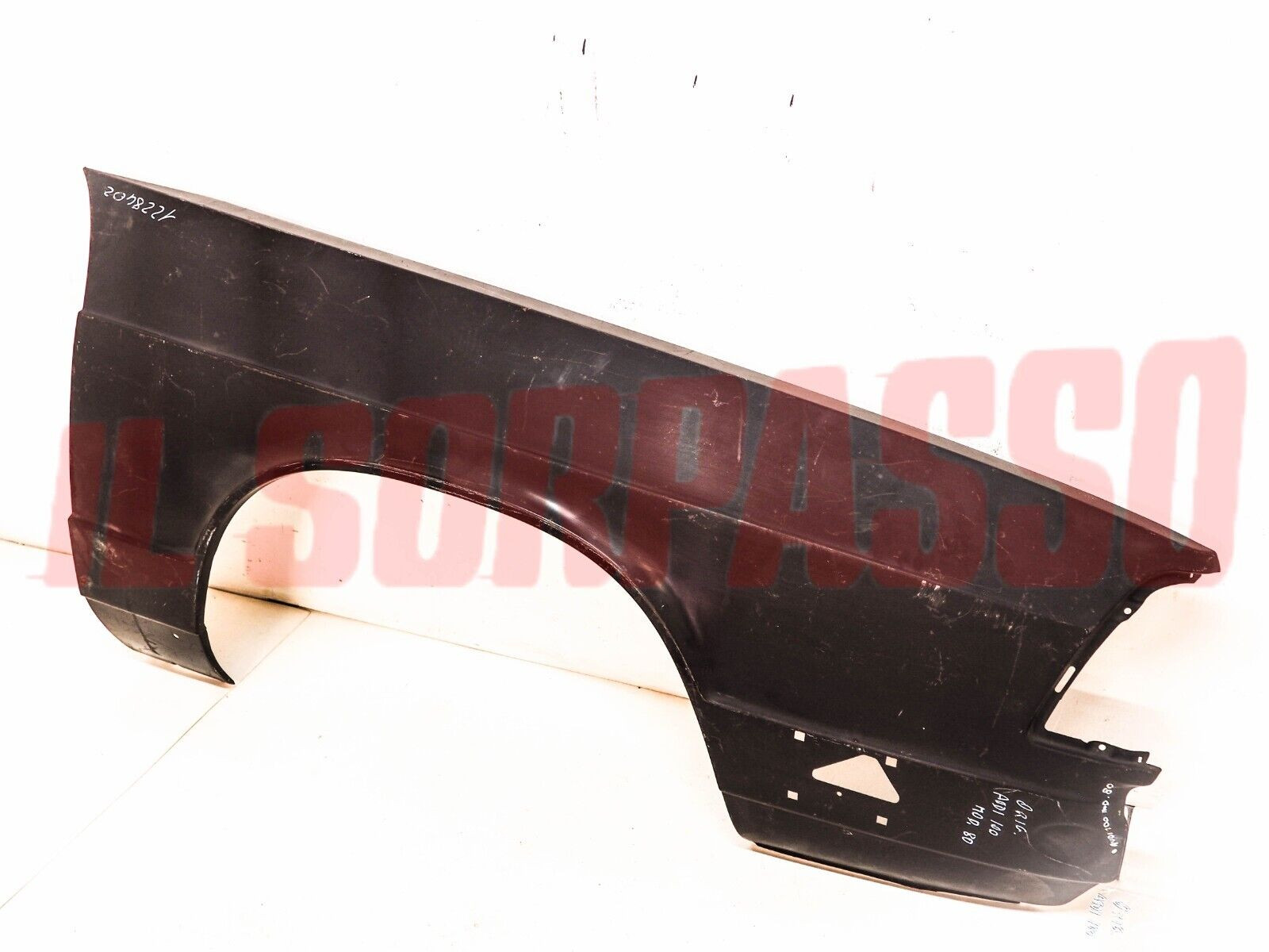 PARAFANGO ANTERIORE DESTRO AUDI 100 MOD. 80 NUOVO NOS