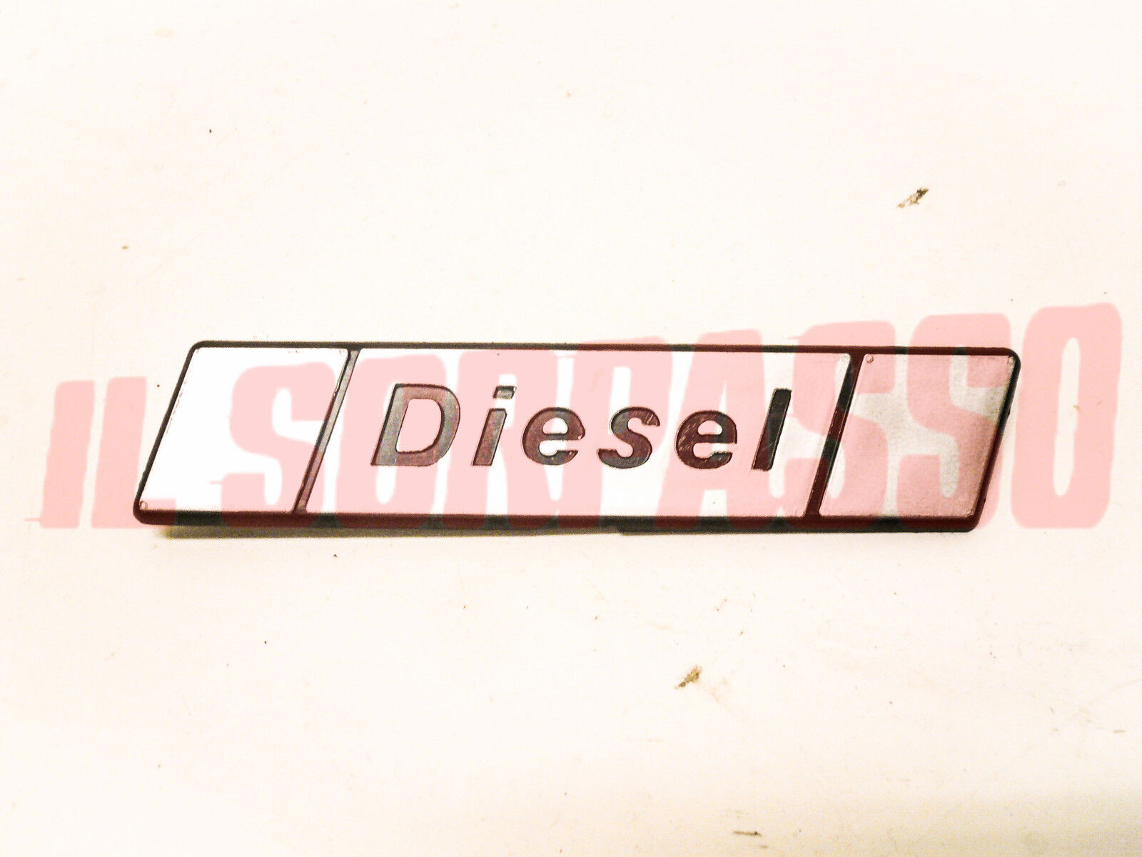 SCRITTA SIGLA FANALE POSTERIORE DESTRO FIAT 131 DIESEL IN PLASTICA ORIGINALE