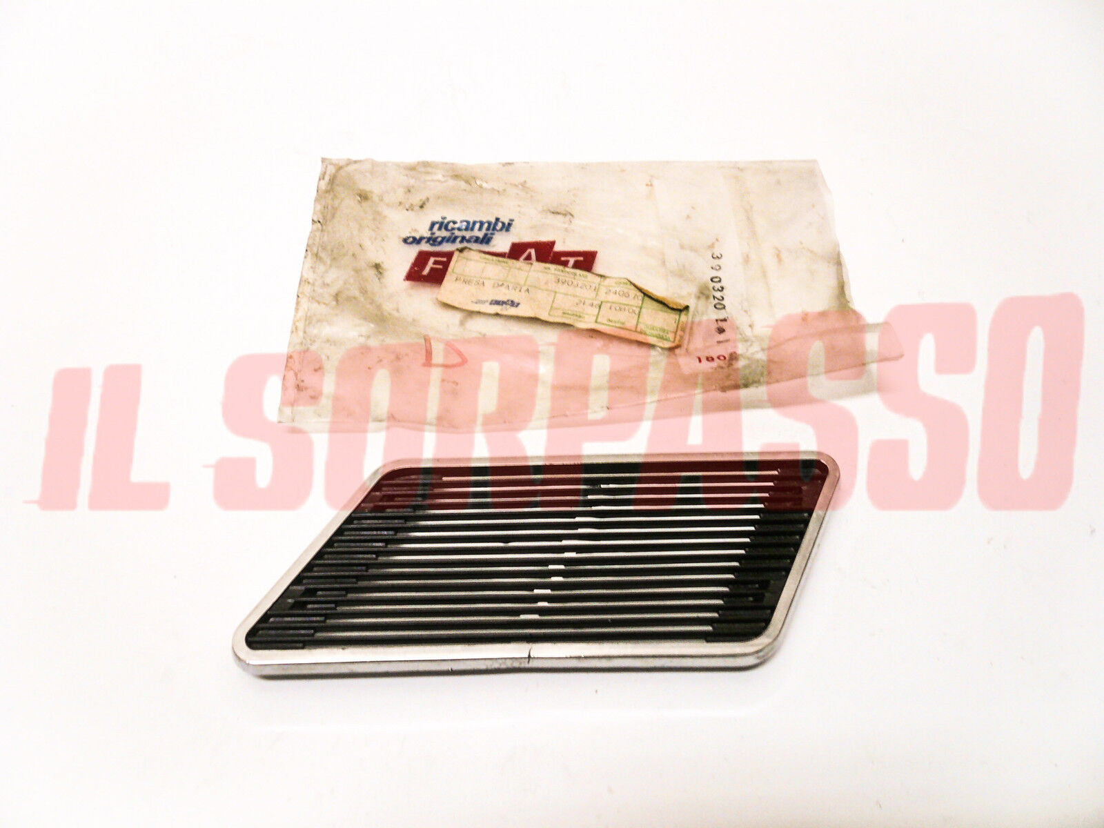 PRESE ARIA GRIGLIA DESTRA FIAT 124 125 BERLINA SPECIAL PLASTICA CROMATA + NERA